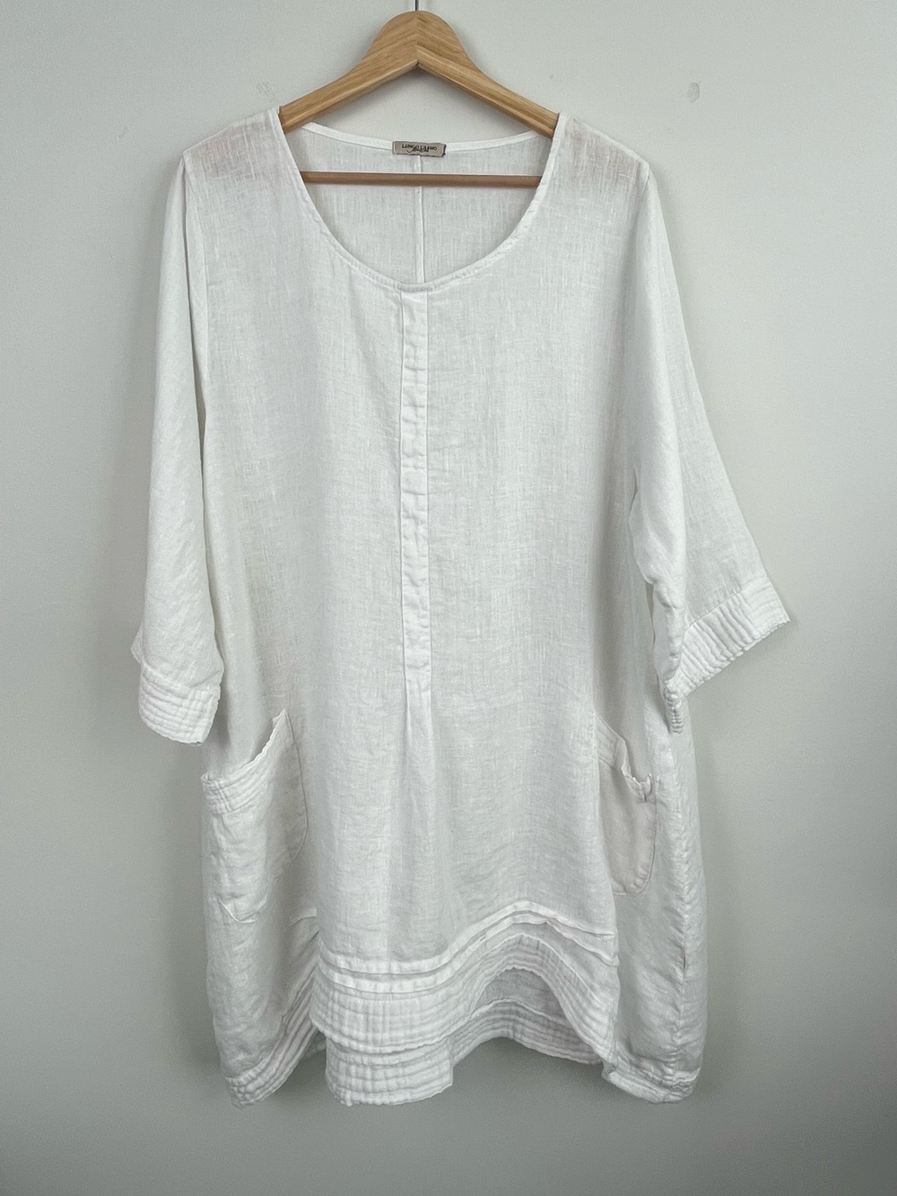 Lungo L’Arno white 100% linen 3/4 sleeve pintucked tunic top, size 2X.